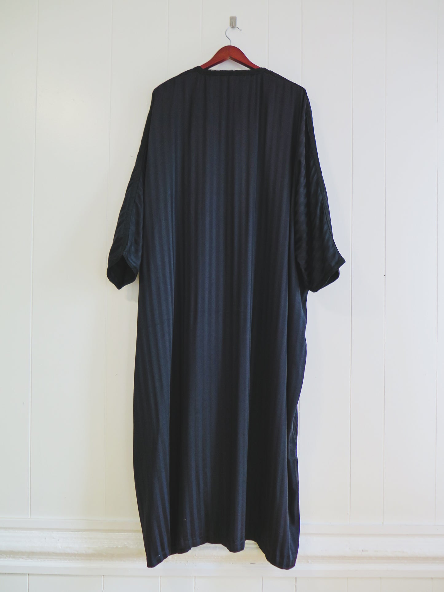 Noire Satin Robe